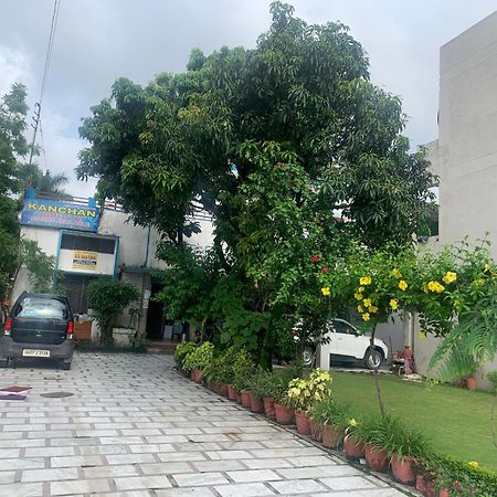 Hotel Kanchan Dehradun Exterior photo