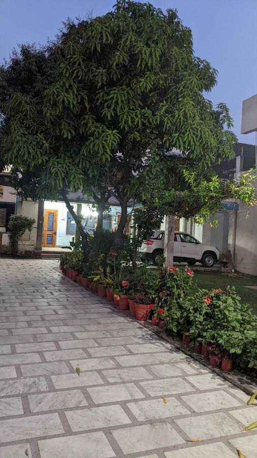 Hotel Kanchan Dehradun Exterior photo